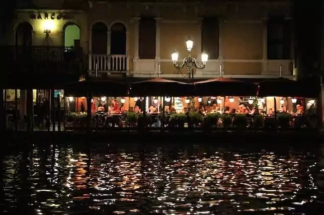 grand-canal-nuit-venise